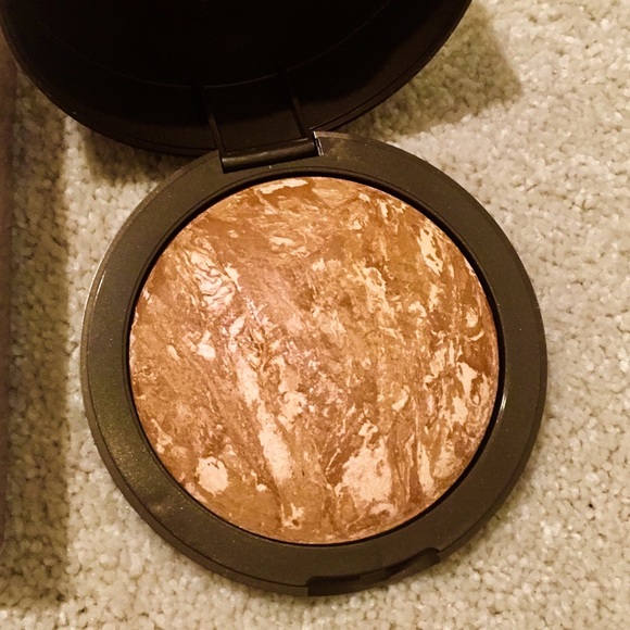 Laura Geller Other - Laura Geller - Baked Face & Body Glow, Tahitian